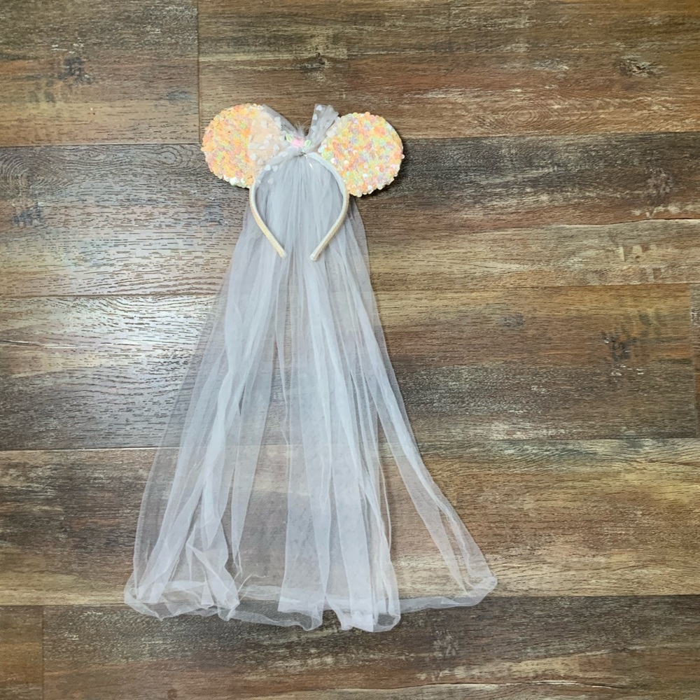 Minnie Mouse Magical Sequin Wedding Veil